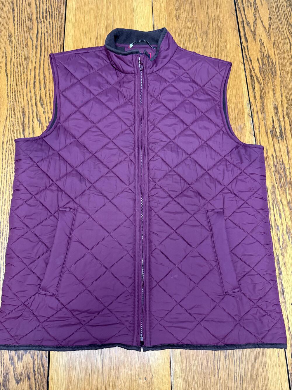 UNTUCKit Vest Mens Medium Burgundy Quilted Nylon Full Zip Sleeveless Jacket